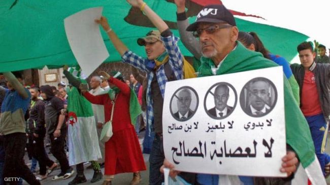 الجزائر.. استقالة أول 