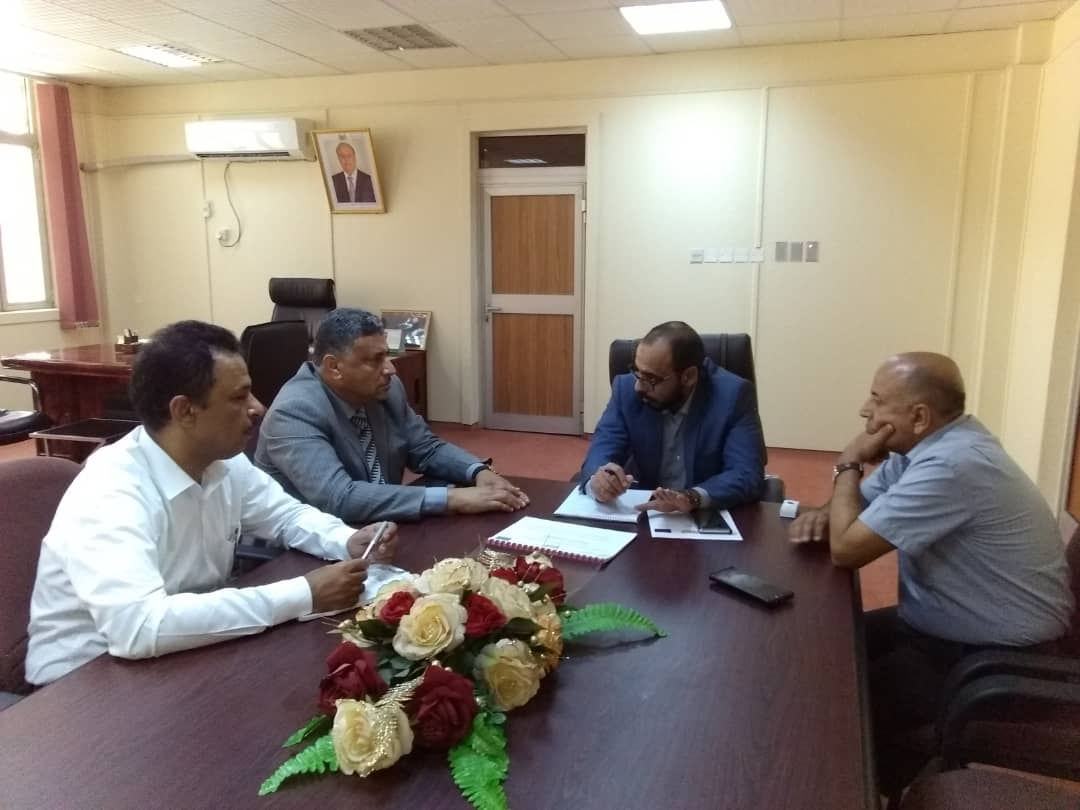 الوزير كفاين يناقش مع أمين عام المجلس المحلي لمحافظة عدن اوضاع القطاع السمكي في عدن