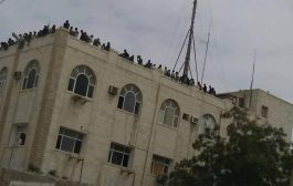 الأفارقة يحتلون مبنى شرطة الشيخ عثمان 