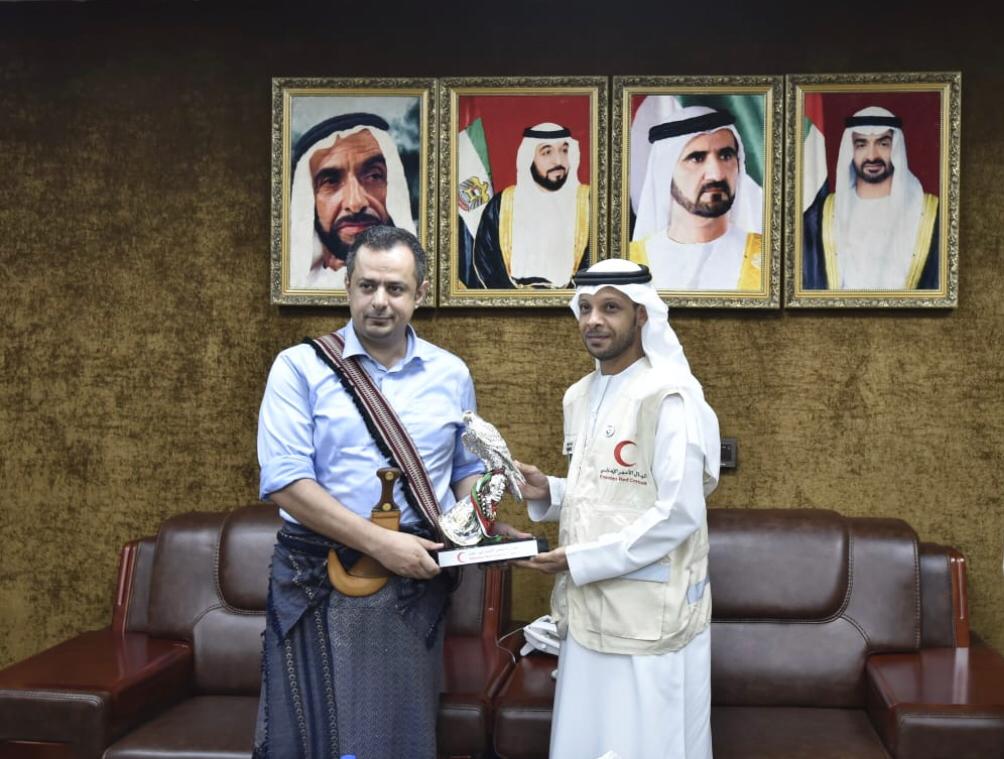 رئيس الوزراء يشيد بدور الهلال الأحمر الإماراتي في اليمن