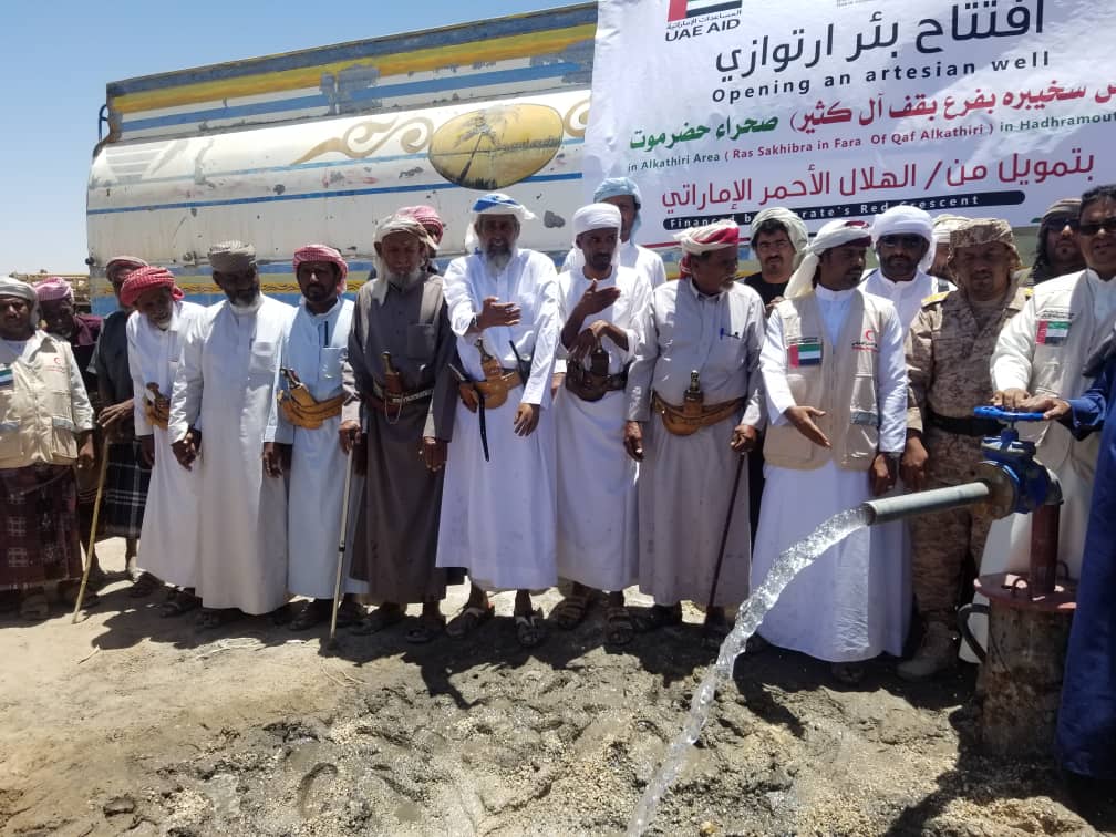 الهلال الإماراتي يدشن تشغيل بئرا ارتوازياً جديداً برأس سخيبر بصحراء حضرموت