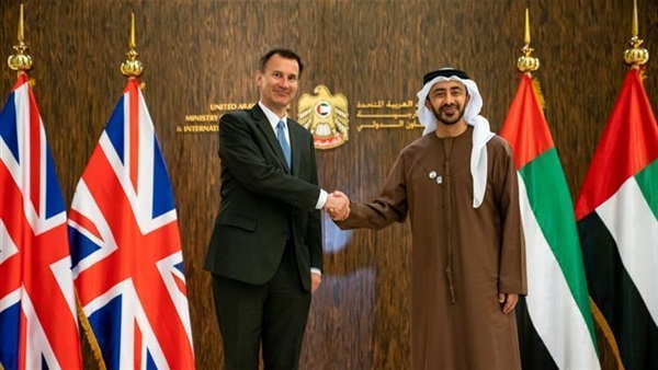 وزيرا خارجية الإمارات وبريطانيا يبحثان تطورات الأوضاع في اليمن وليبيا
