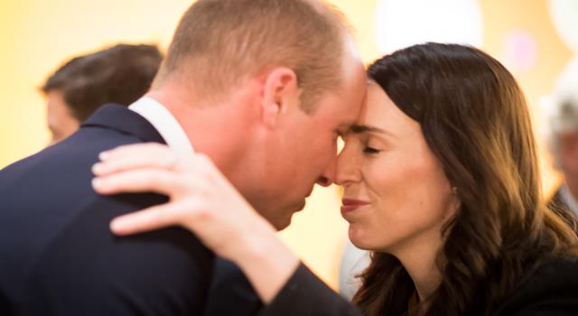 رئيسة وزراء نيوزيلندا تستقبل الأمير وليام بتحية غريبة..  ما سرها؟