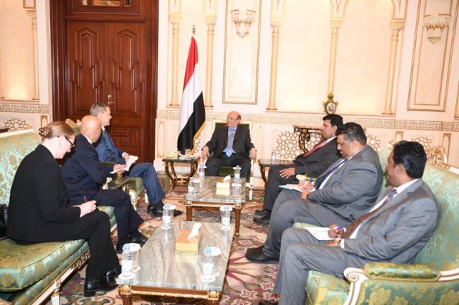 لقاء رئيس الجمهورية مع السفير الأمريكي وتأكيدات بعودة الشركات الاستثمارية النفطية والغازية لليمن