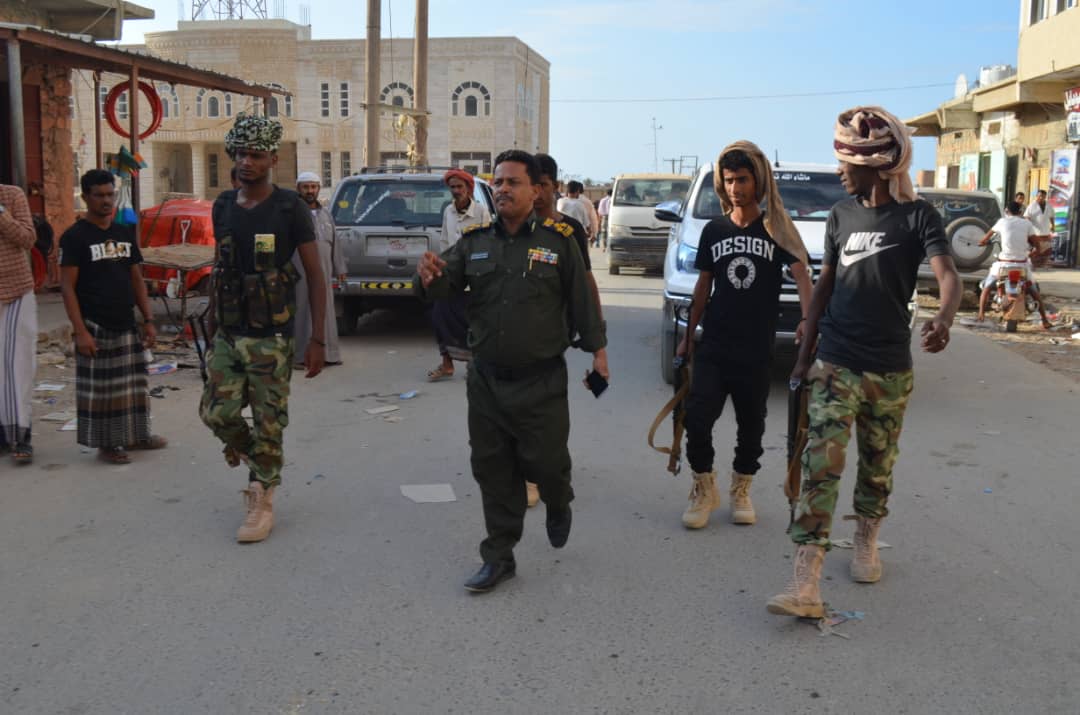 مدير عام شرطة محافظة سقطرى يشدد على الحراسات الأمنية في العاصمة حديبوه في رمضان