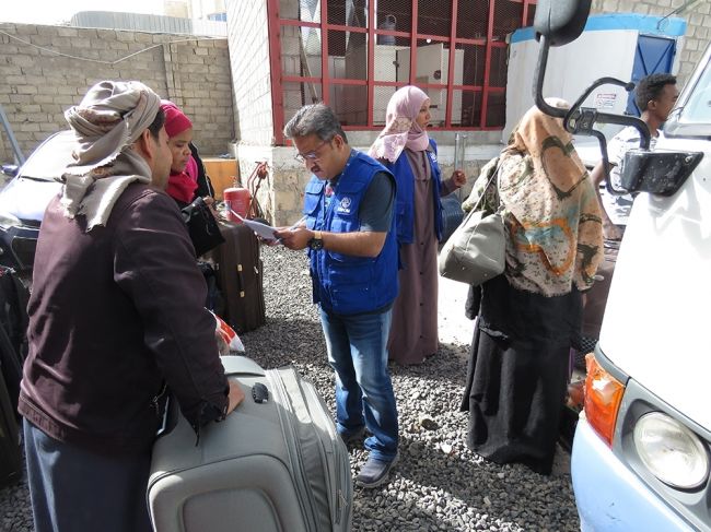 الهجرة الدولية تعلن إجلاء 222 مهاجرا إفريقياً إلى بلادهم من اليمن