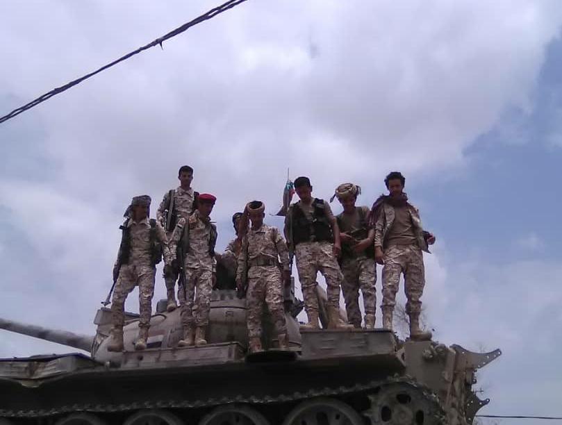 اللواء محافظ لحج التركي والسيد يتفقدان جبهات القتال في لحج