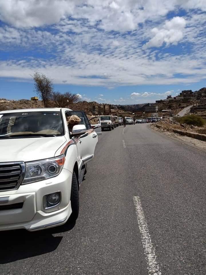 الضالع : أبناء مرفد يافع يسيرون قافلة غذائية كبيرة دعما لجبهات القتال في شمال الضالع