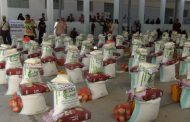 مؤسسة اليتيم التنموية تدشن توزيع السلة غذائية للأسر الفقيرة والنازحة والايتام بعدن 