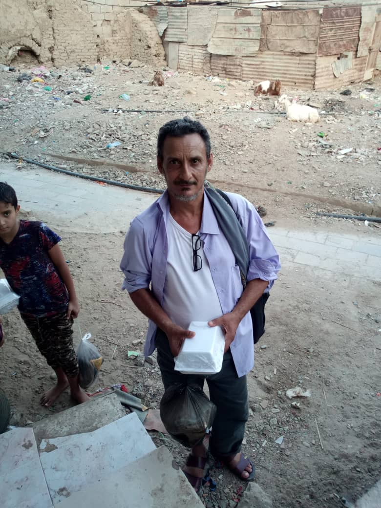 مؤسسة السماحة توزع وجبتي إفطار وعشاء لعدد 100 لثلاث جمعيات بلحج
