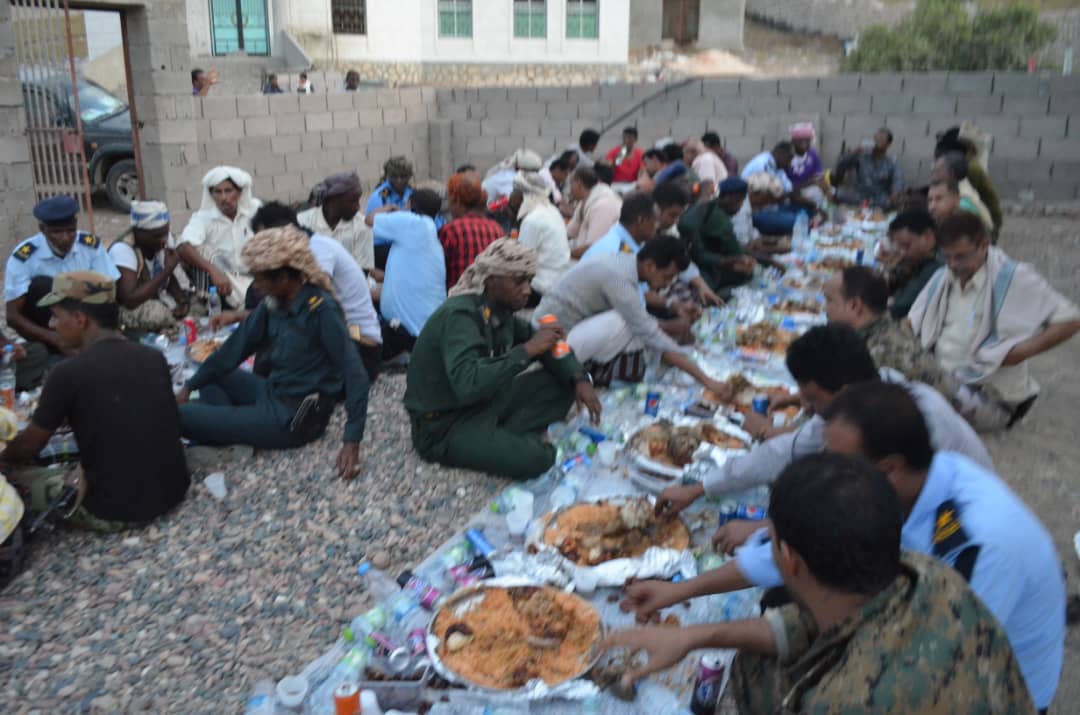 برعاية العميد الرجدهي مأدبة إفطار صائم لقيادة الأجهزة الأمنية في محافظة سقطرى 