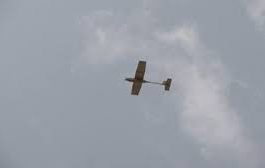 مقطع فيديو يوثق لحظة سقوط طائرة مسيرة في سماء صنعاء، اليوم الخميس
