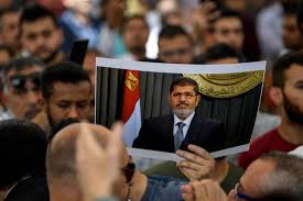 دفن من دون تشييع في القاهرة.. الأمم المتحدة تطالب بتحقيق مستقل في وفاة مرسي