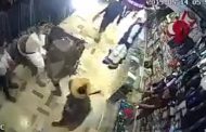 شاهد بالفيديو .. مشرف حوثي يعتدي على مالك متجر في صنعاء