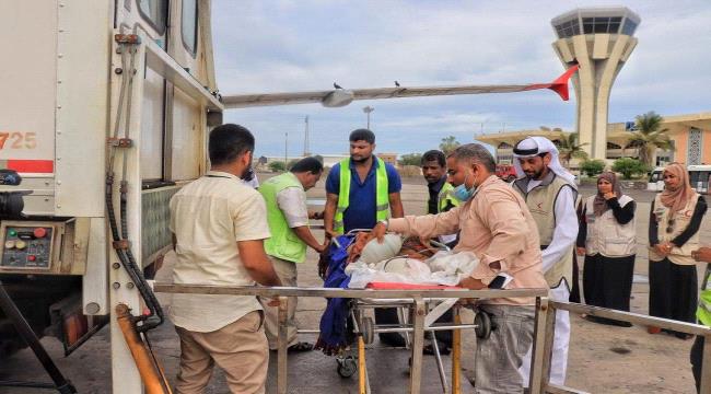 على نفقة دولة الإمارات دفعة من الجرحى يغادرون لتلقي العلاج في مستشفيات مصر