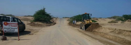 صندوق صيانة الطرق ينفذ أعمال إزالة مخلفات السيول في أبين