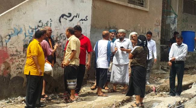مدير عام التواهي يواصل إشرافه على سير أعمال رفع مخلفات الأمطار ويثمن الدور الإماراتي