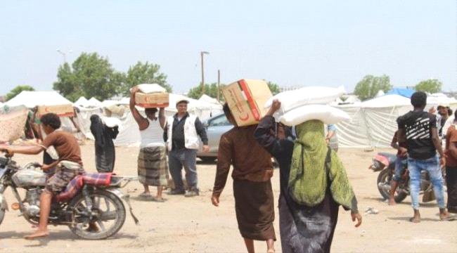 صحيفة إماراتية توثّق معاناة النازحين وجهود #الإمارات الإغاثية في #لحج