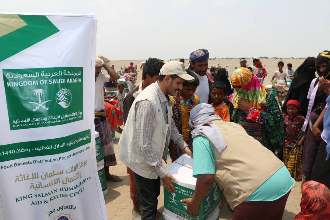 جمعية أبي موسى الأشعري تدشن توزيع 3000 سلة غذائية في الخوخة والتحيتا بمحافظة الحديدة