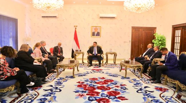 رئيس الوزراء يستقبل السفير الأمريكي لدى اليمن