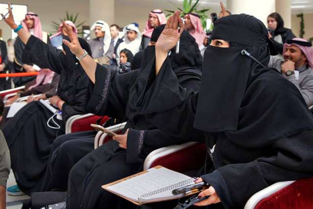 للحد من حالات الطلاق الكويت تعتزم اصدار قانون يمنح المرأة المتزوج راتب كامل دون عمل
