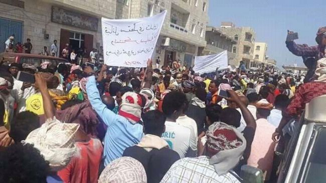 سقطرى: تظاهرة حاشدة رفضاً لسلطة الإخوان وتدخلاتهم