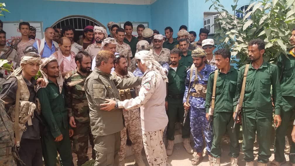 قائد قوات التحالف العربي في عدن بزيارة أمنية للواء الرابع وأمن لحج