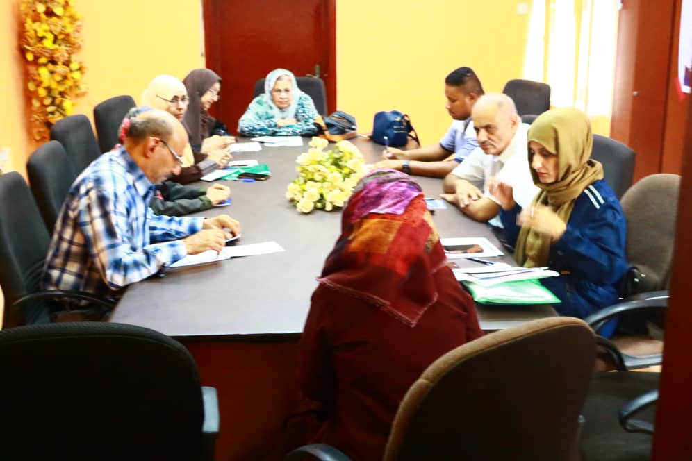 مركز المرأة بجامعة عدن يعقد حلقة نقاشية حول تقييم العنف القائم على النوع الإجتماعي