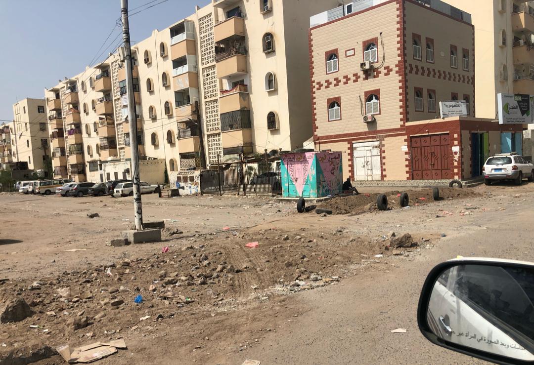 مدير مياه عدن يتسبب بتوقف المياه عن أحياء السنافر والقاهرة..والسبب