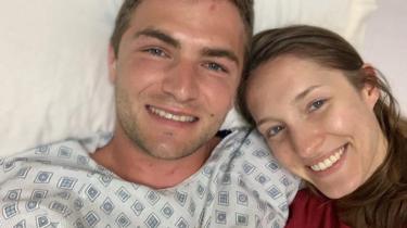 عروس تنقذ زوجها بعد سقوطه في بركان في أول أيام شهر العسل