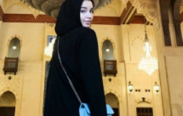 بعد الحكم بحبسها.. الراقصة جوهرة ترتدي الحجاب!