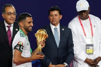 هل تجاهل اللاعب رياض محرز تحية رئيس وزراء مصر ؟‎