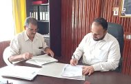 مدير عام البريقة يوقع عقود عمل لتنفيذ 