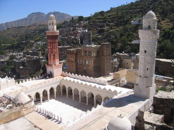 لأول مرة في اليمن.. الحوثيون يصدحون بالأذان 