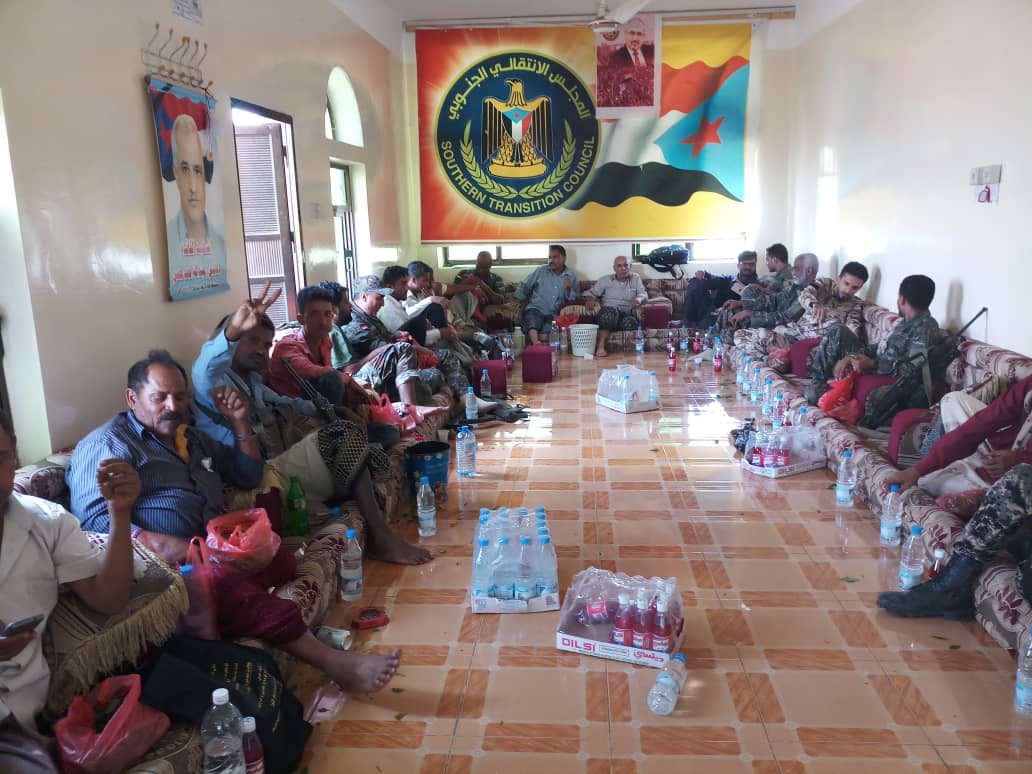 بقيادة رئيس انتقالي ابين وصول قافلة غذائية إلى الضالع