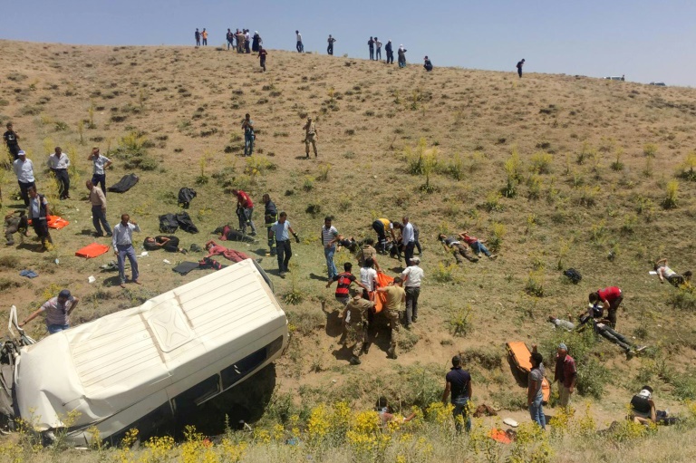 17 قتيلا في تركيا إثر تعرض حافلة صغيرة تقل مهاجرين لحادث مرور