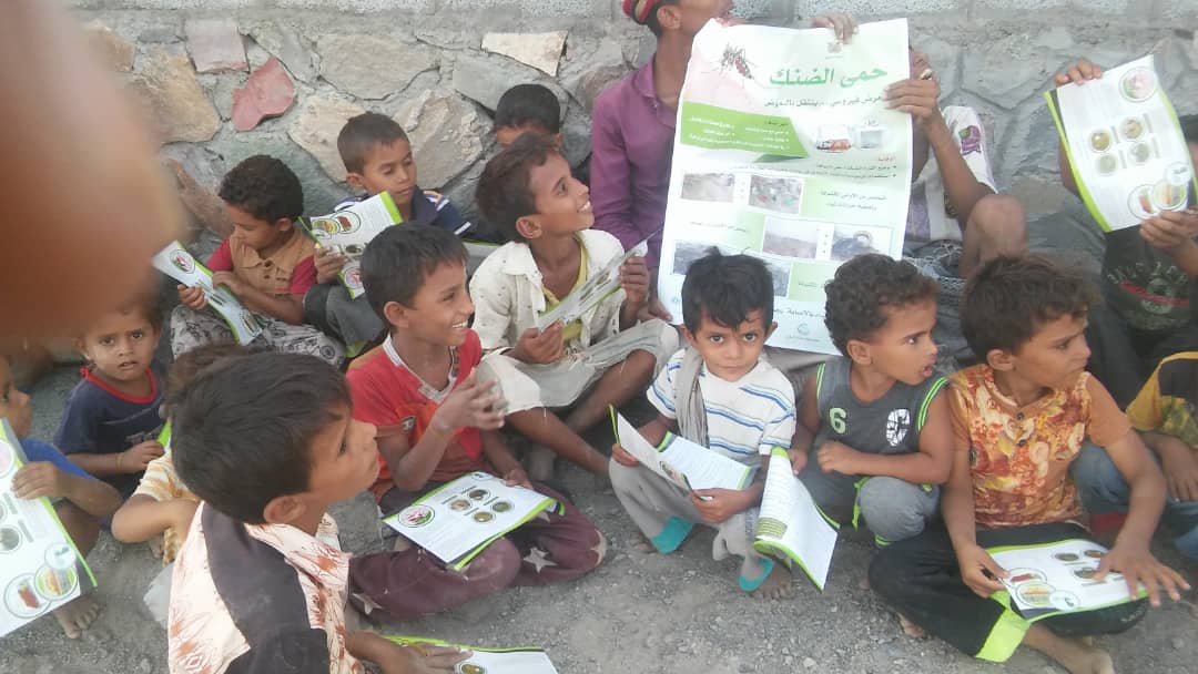 فرق التوعية الوقائية لحمى الضنك تقدم إرشادات توعوية لعزل ومناطق المضاربة