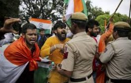 اشتباكات بين محتجين في كشمير وقوات الأمن الهندية
