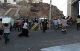 تفاصيل مهاجمة مسلحين لقصر الرئاسي في عدن بعد انسحاب قوات الحماية الرئاسية