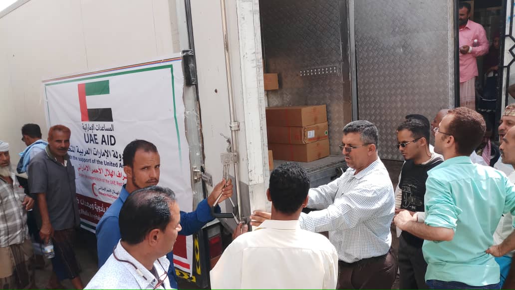 الهلال الاحمر الاماراتي يسلم مساعدات طبية لمستشفى النصر في الضالع