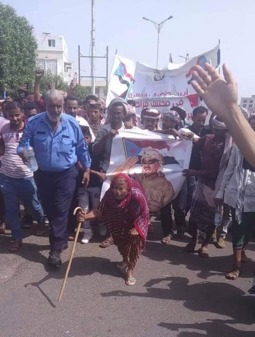 الصورة الأكثر تداولا في #مليونية_التمكين_والثبات بالعاصمة عدن