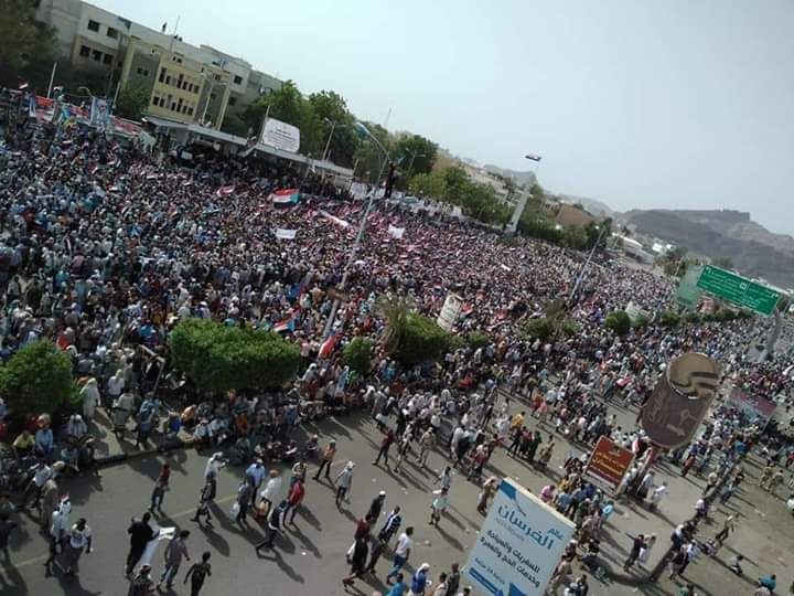 شاهد فيديوهات من ساحة العروض لجماهير الجنوب