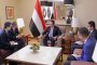 حرب اليمن تقطع طريق الأب إلى العمل.. وطفله الصغير يتضور جوعا