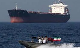 إيران من جديد تحتجز سفينة أجنبية في الخليج