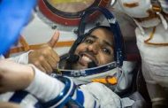 شاهد أول محادثة لرائد الفضاء الإماراتي بعد وصوله لخارج الكرة الارضية