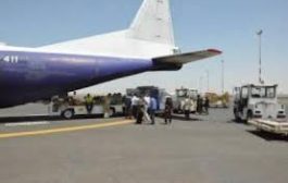 الحوثي يوقف طائرة منظمة دولية في مطار صنعاء ويغلق مخازنها ويحيلها للقضاء