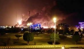 شاهد بالفيديو: حريق ضخم بشركة ارامكو السعودية.. والحوثيون يعلنون مسئوليتهم