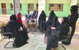 دائرة المرأة والطفل بالمجلس الإنتقالي تواصل النزول إلى أسر شهداء الأحداث الأخيرة في عدن 