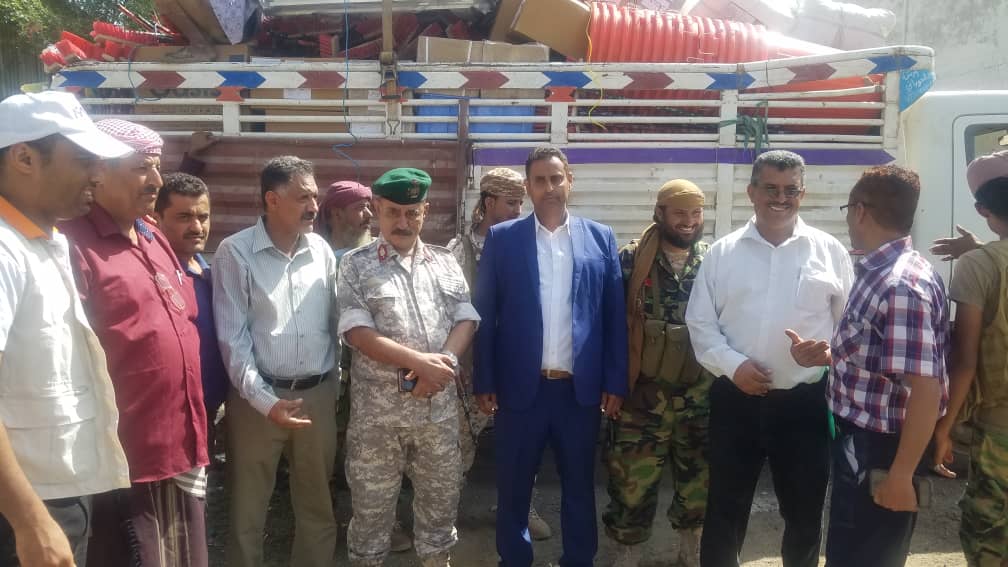 الهيئة الطبية الدولية تزود صندوق النظافة في الضالع بمواد نظافة