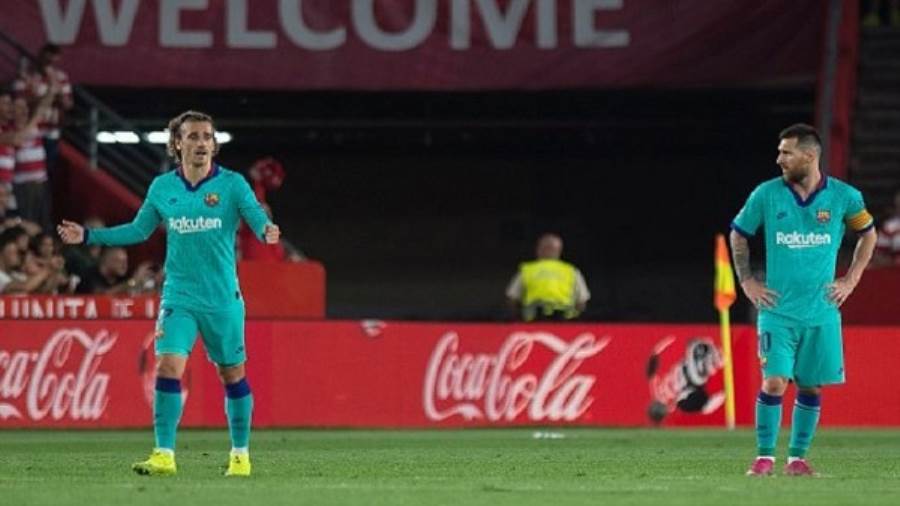 برشلونة يسقط على يد غرناطه بثنائية في الدوري الإسباني